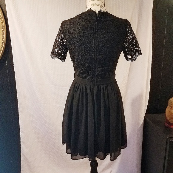 Lulus Little black dress! Relisted - Picture 5 of 8